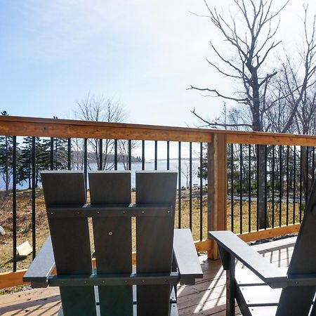 Blissful Oceanfront Cottage In Port Mouton エクステリア 写真