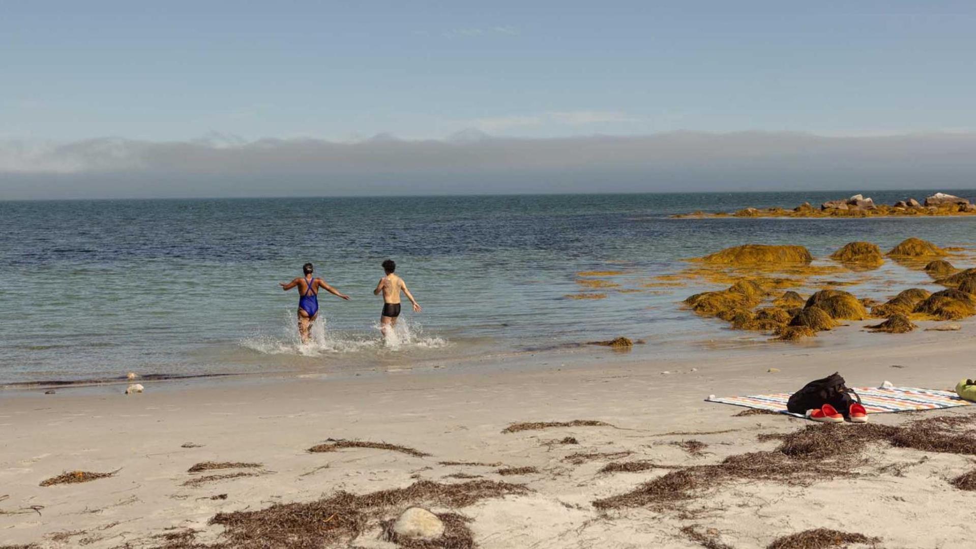 Blissful Oceanfront Cottage In Port Mouton エクステリア 写真