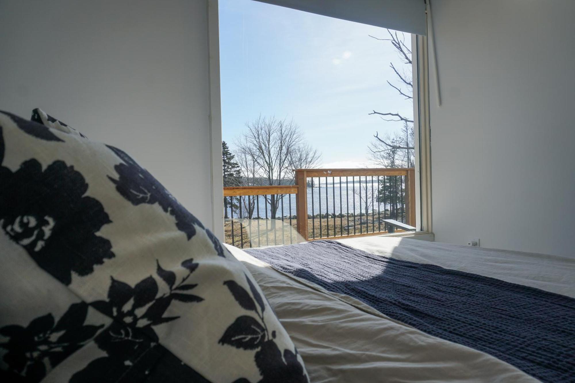 Blissful Oceanfront Cottage In Port Mouton エクステリア 写真
