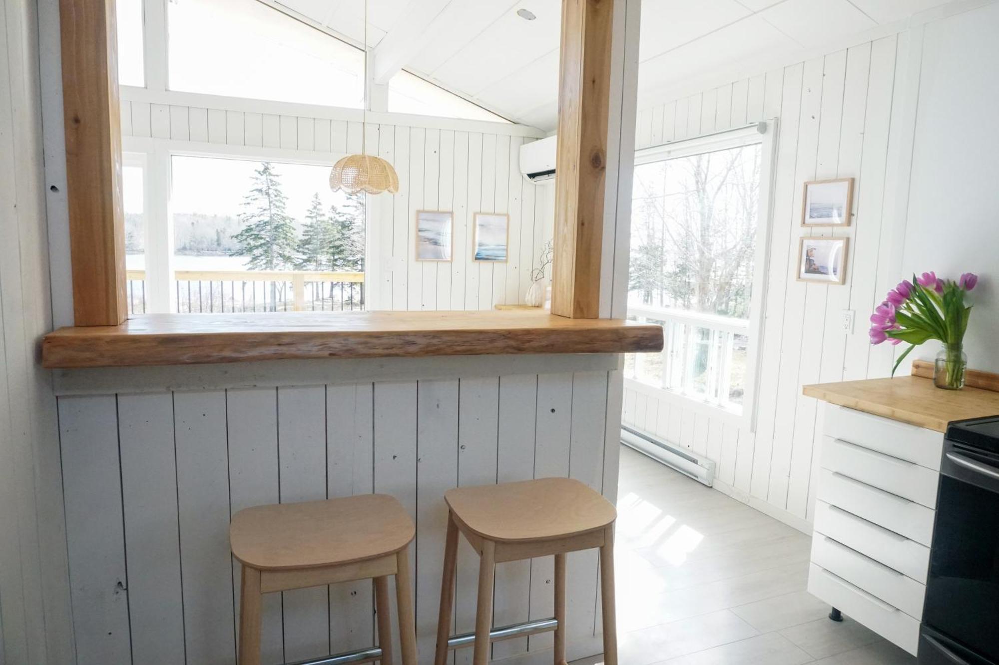 Blissful Oceanfront Cottage In Port Mouton エクステリア 写真