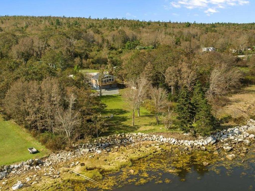 Blissful Oceanfront Cottage In Port Mouton エクステリア 写真