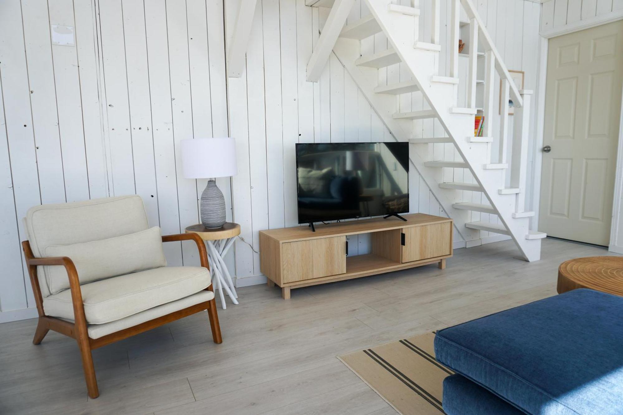 Blissful Oceanfront Cottage In Port Mouton エクステリア 写真