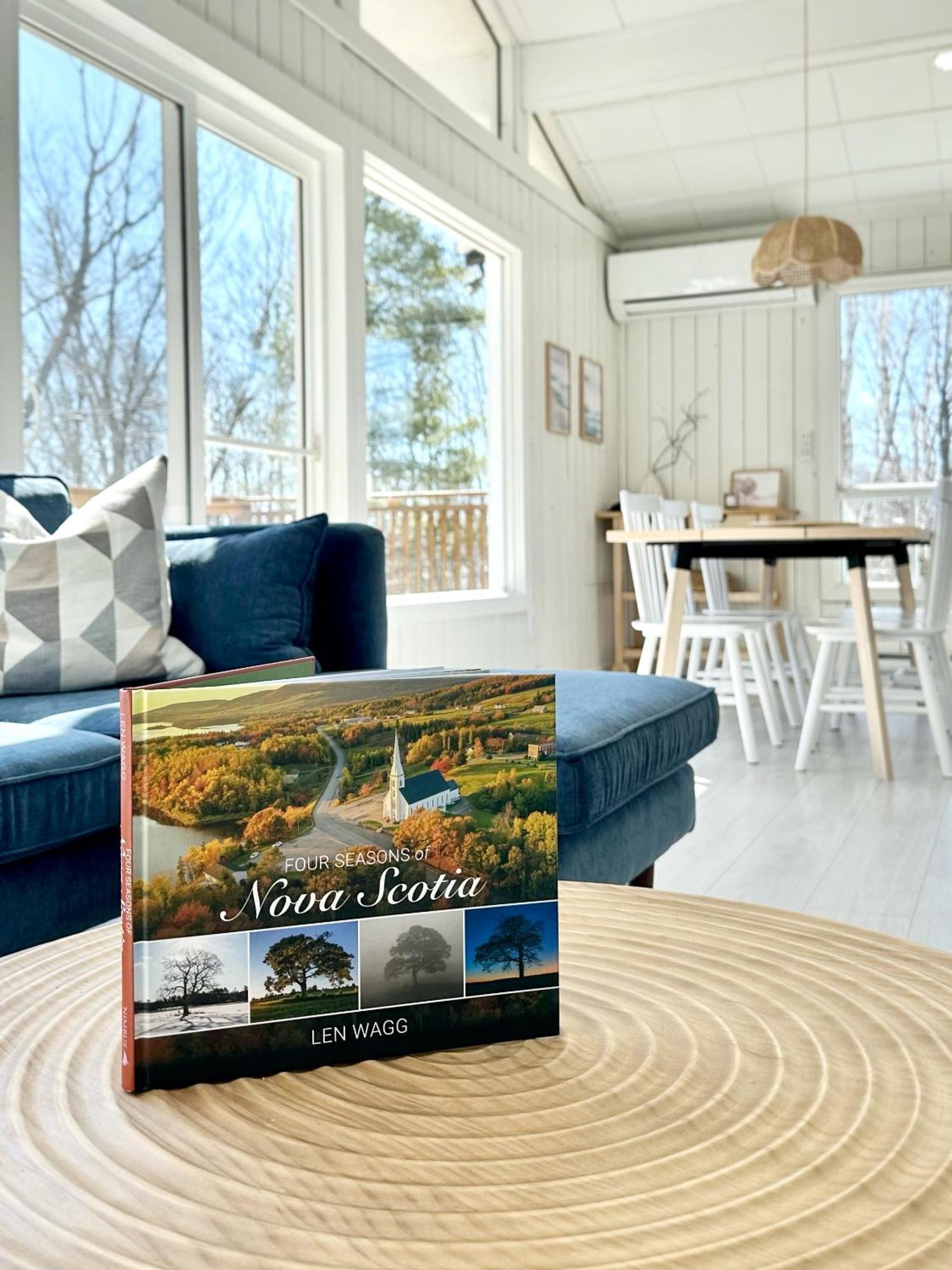 Blissful Oceanfront Cottage In Port Mouton エクステリア 写真