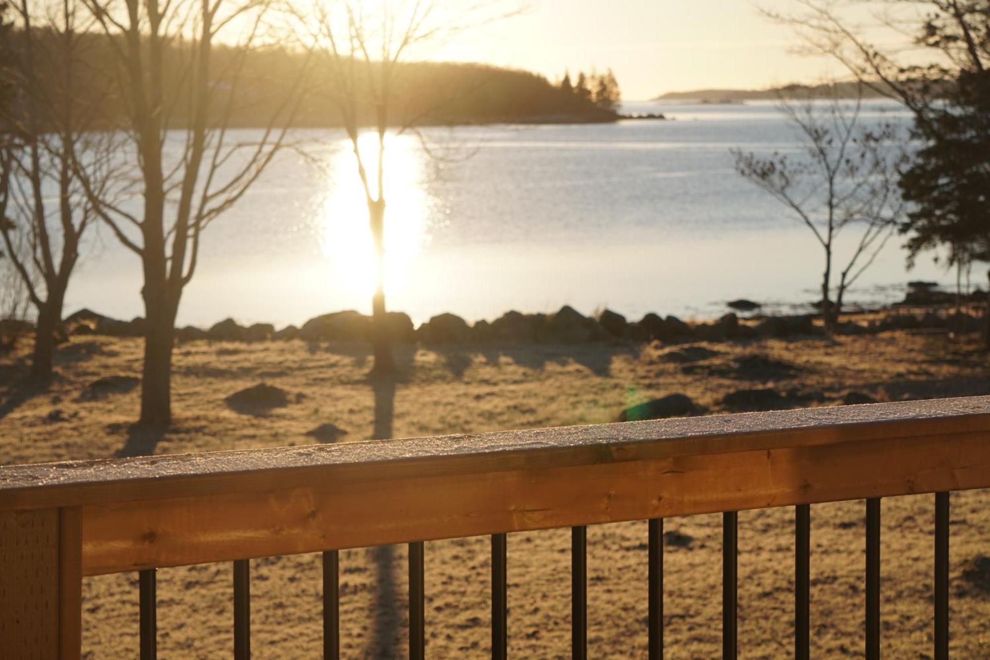 Blissful Oceanfront Cottage In Port Mouton エクステリア 写真