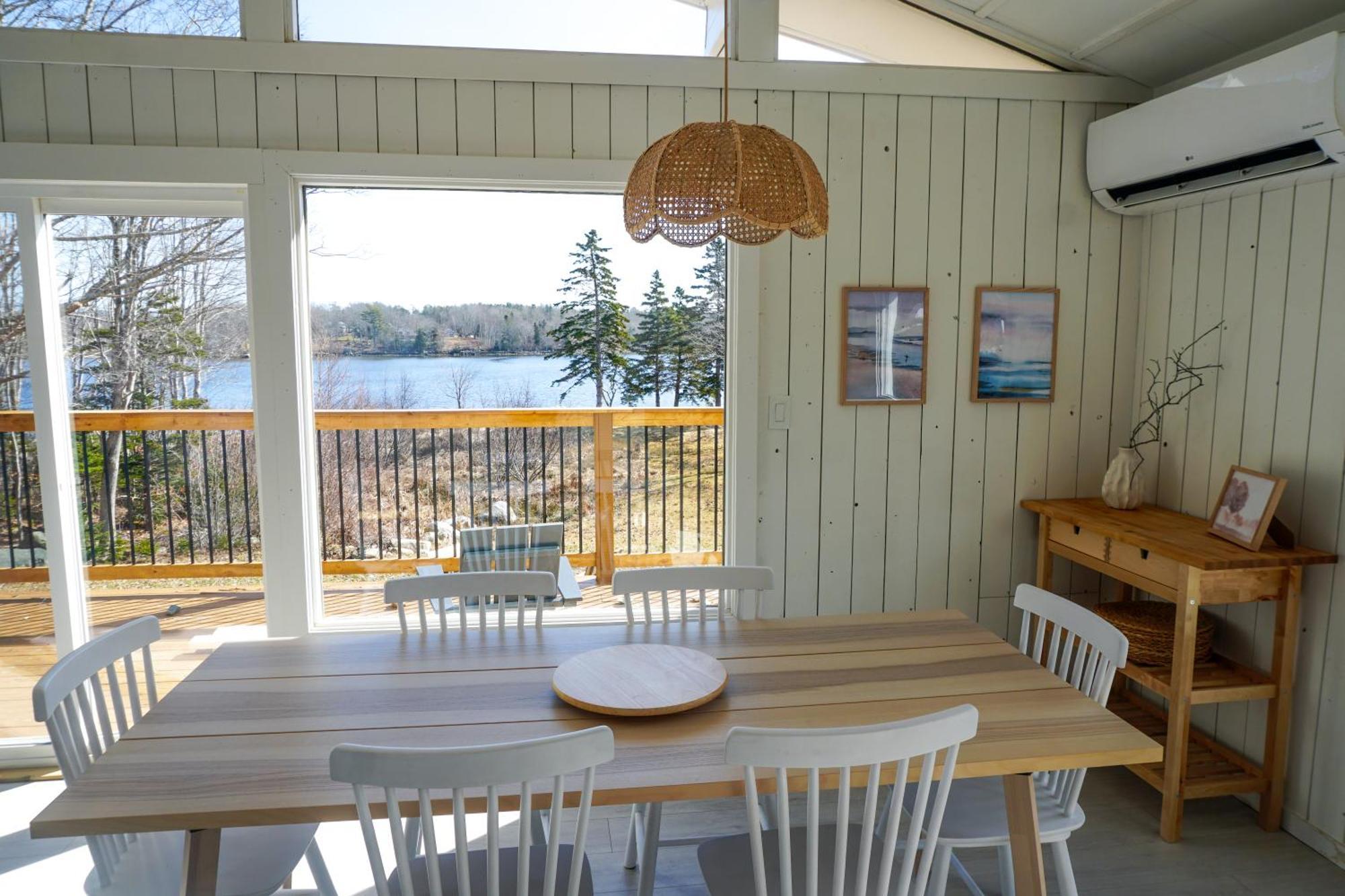 Blissful Oceanfront Cottage In Port Mouton エクステリア 写真