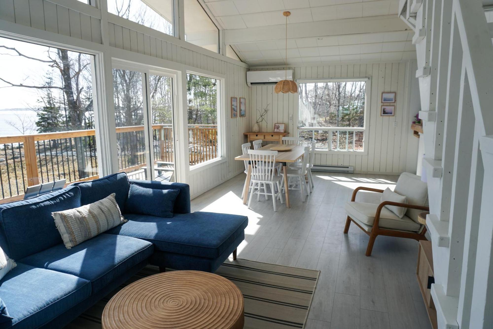 Blissful Oceanfront Cottage In Port Mouton エクステリア 写真